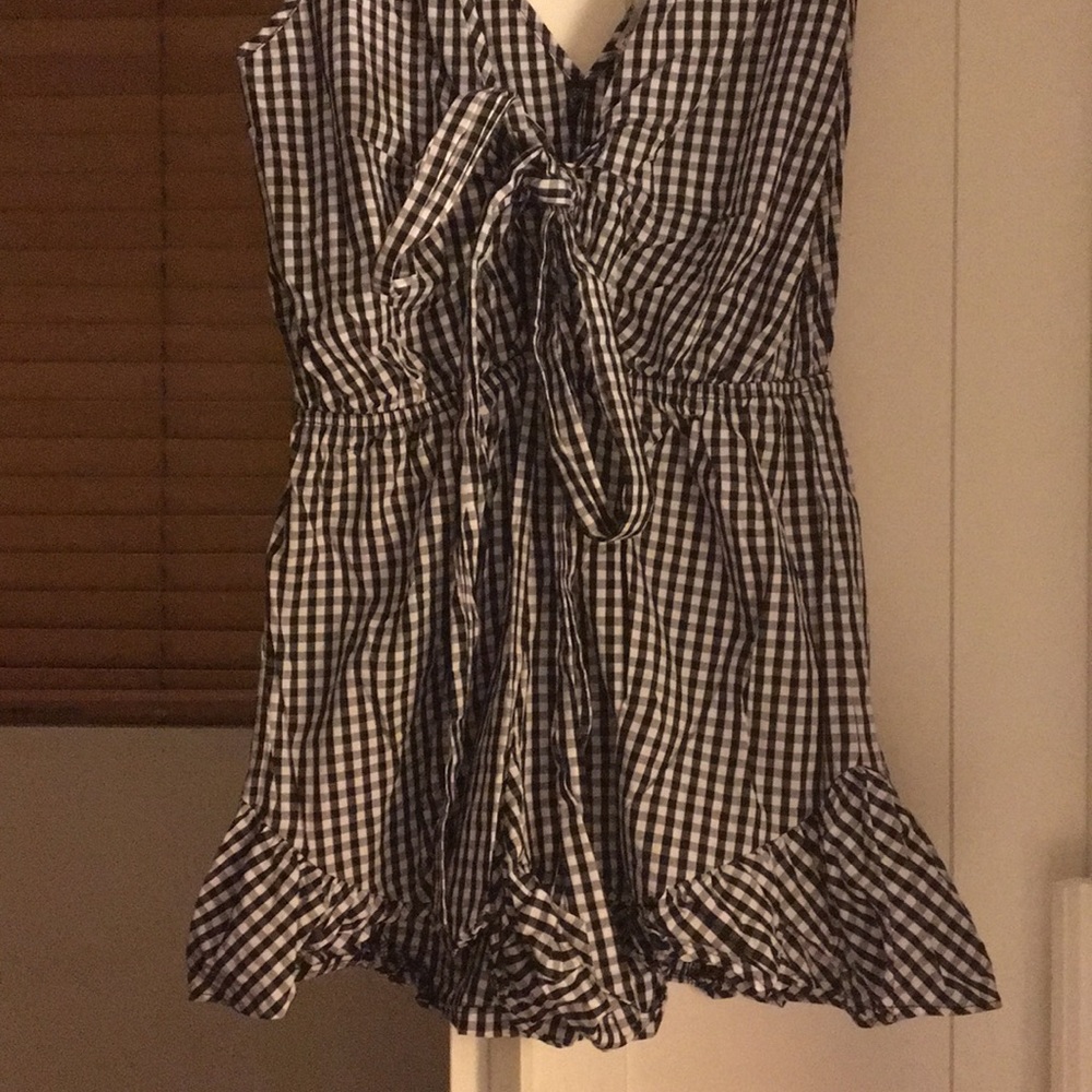 Gingham pattern romper - Picture 2 of 3